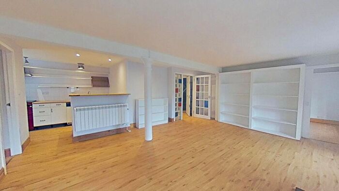 2 Bedroom Flat To Rent In Calton Road, Edinburgh, EH8