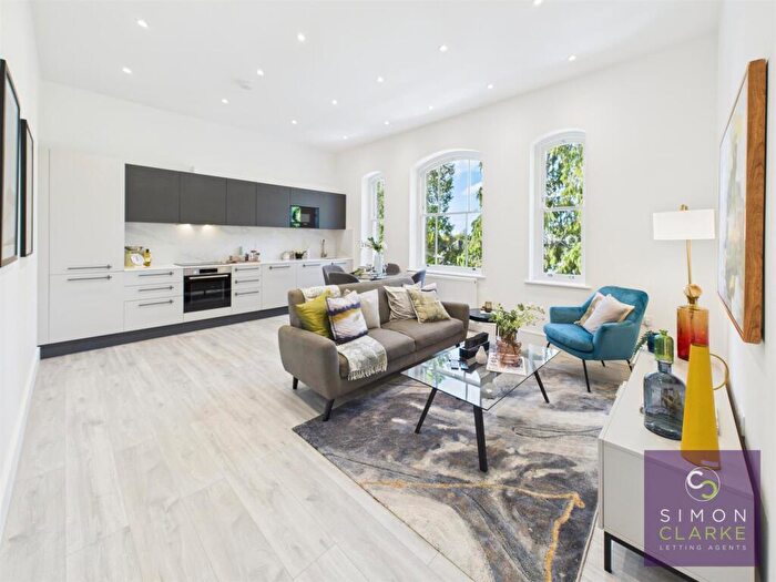 2 Bedroom Apartment To Rent In Woodside Avenue, London, N12
