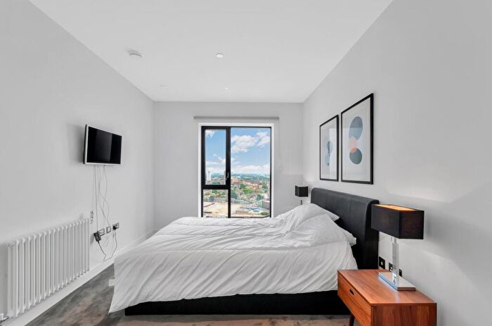 1 Bedroom Apartment For Sale In Grantham House, Botanic Square, London City Island, E14