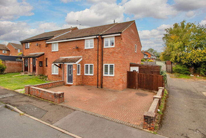 3 Bedroom End Of Terrace House For Sale In Hawthorns, Hartley, Longfield, Kent, DA3