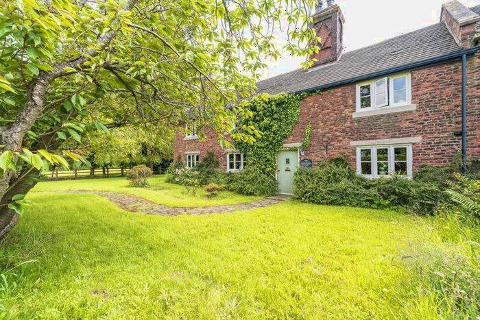 4 Bedroom Semi-Detached House For Sale In School Lane, Westhead, L40