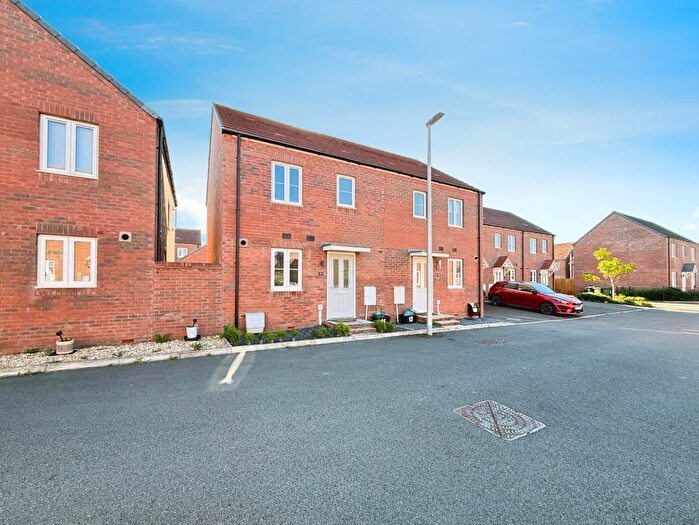 3 Bedroom Semi-detached House For Sale In Stryd Y Maswr, Llanelli, Carmarthenshire, SA15