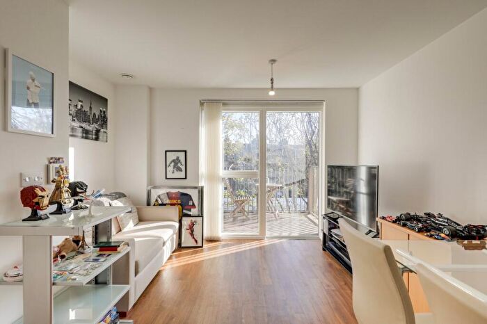 1 Bedroom Flat For Sale In Adenmore Road, Catford, London, SE6