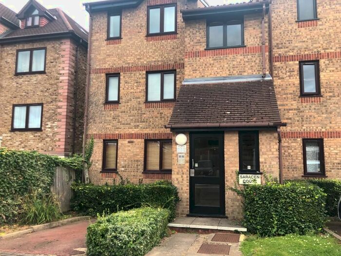 1 Bedroom Flat To Rent In Saracen Court, Old Farm Avenue, Southgate, N14