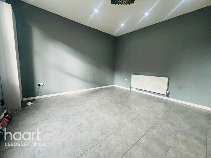 2 Bedroom Terraced House To Rent In Edgware View, Leeds, LS8