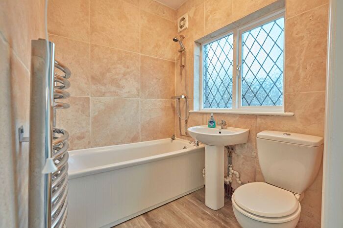 3 Bedroom Town House To Rent In The Nooks, Morley, LS27