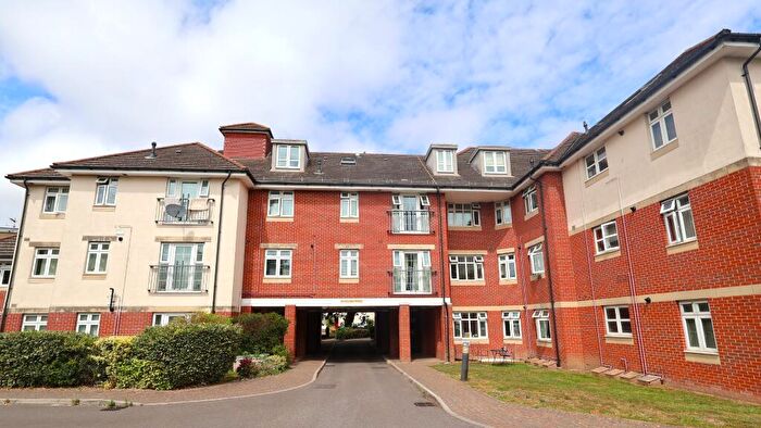 2 Bedroom Flat For Sale In Millbrook Road East, Southampton, SO15