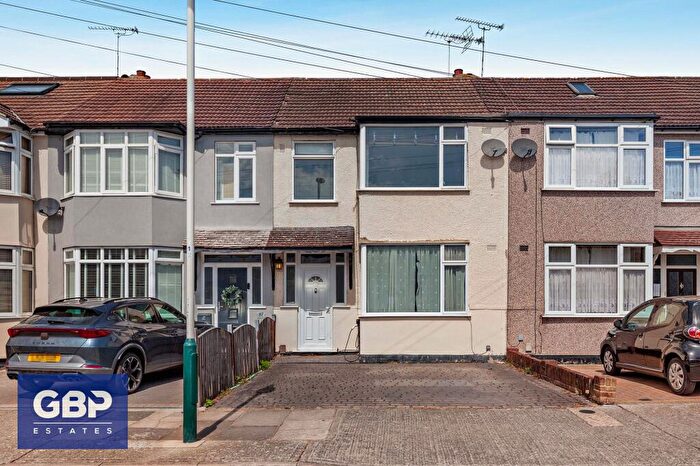 3 Bedroom Terraced House For Sale In Amery Gardens, Romford, RM2