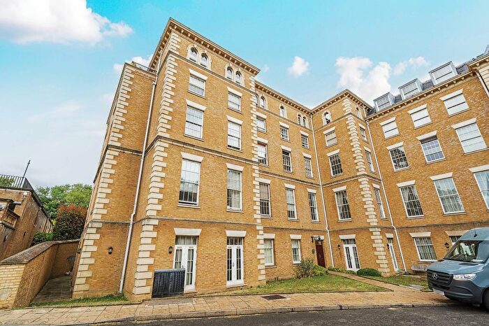 3 Bedroom Apartment To Rent In Princess Park Manor, Friern Barnet, N11