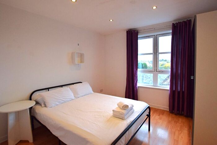 2 Bedroom Flat To Rent In Broughton Road, Broughton, Edinburgh, EH7