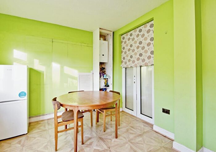 3 Bedroom End Of Terrace House For Sale In Rochester Drive, Westcliff-On-Sea, Essex, SS0