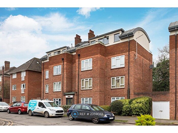 2 Bedroom Flat To Rent In Kent Lodge, Maidenhead, SL6
