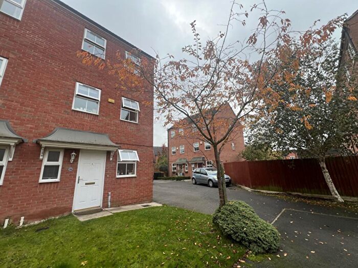 4 Bedroom Semi-Detached House To Rent In Sherbourne Drive, Hilton, DE65