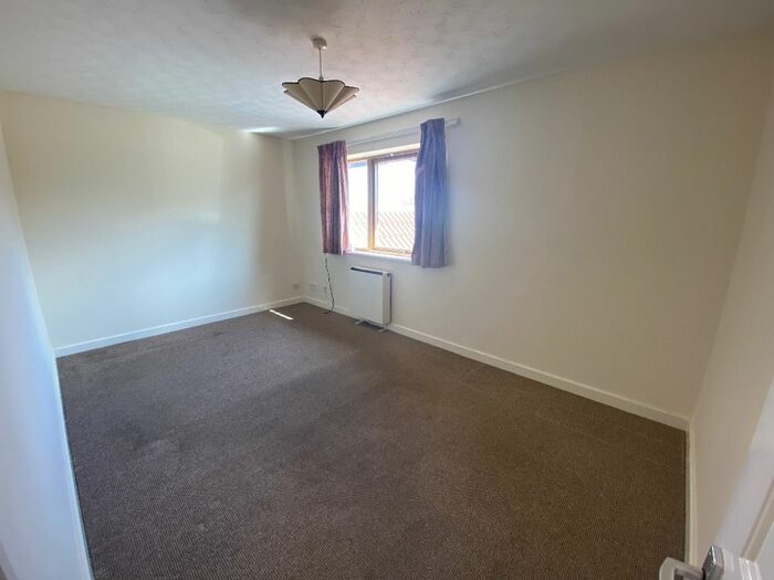 3 Bedroom Flat To Rent In Fyfield Barrow, Walnut Tree, Milton Keynes, MK7