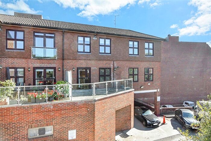 2 Bedroom Flat For Sale In North Street, Leatherhead, Surrey, KT22