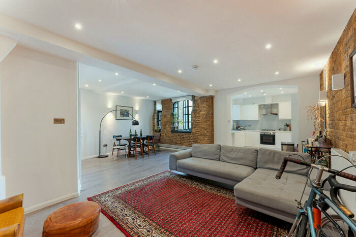 3 Bedroom Apartment To Rent In London, E8