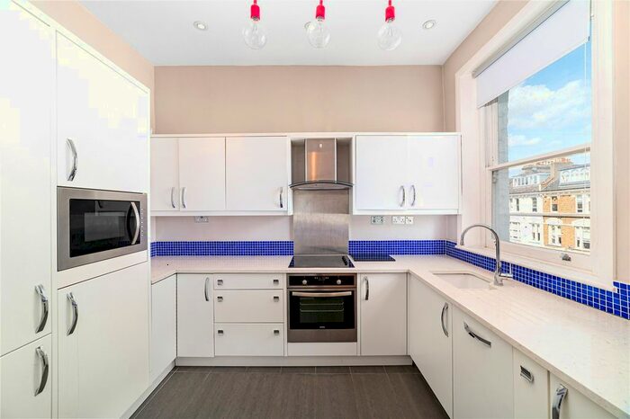 2 Bedroom Flat To Rent In Sinclair Road, London, W14