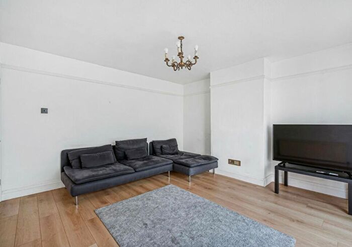 4 Bedroom Semi-Detached House To Rent In Popes Lane, London, W5