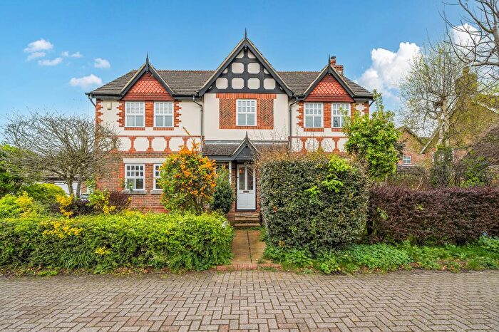 5 Bedroom Detached House To Rent In Barn Close, Oxford, OX2