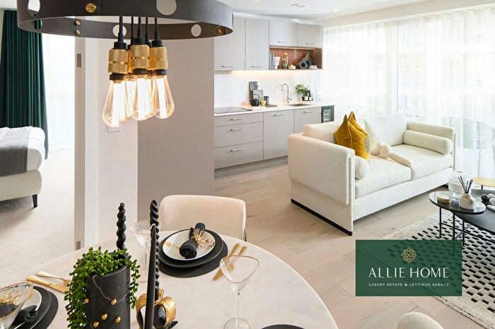 2 Bedroom Flat For Sale In Duke Of Wellington Ave, London, SE18