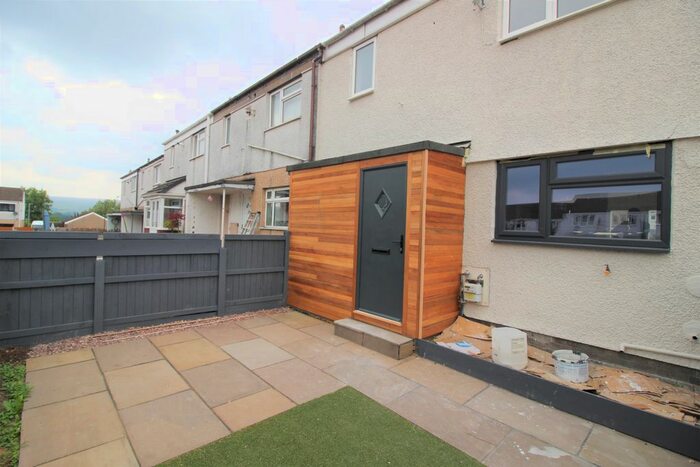 3 Bedroom End Of Terrace House To Rent In Calver Place, Glossop, SK13