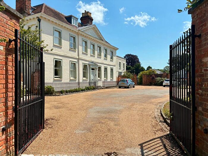2 Bedroom Flat To Rent In Parkers Lane, Ashtead, KT21