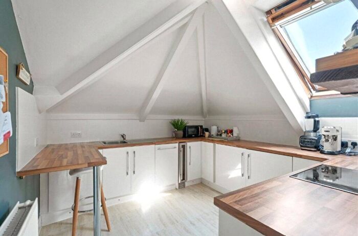 Flat To Rent In Wilderness Road, Plymouth, Devon, PL3