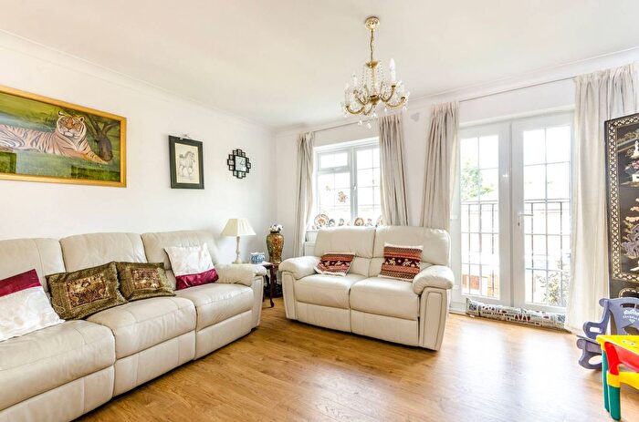 3 Bedroom Terraced House To Rent In St James Road, Sutton, SM1