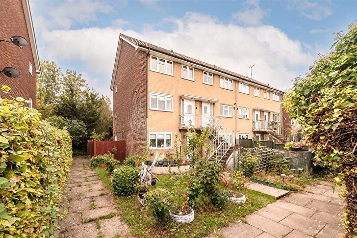 2 Bedroom Maisonette To Rent In The Greenway, Ickenham, UB10