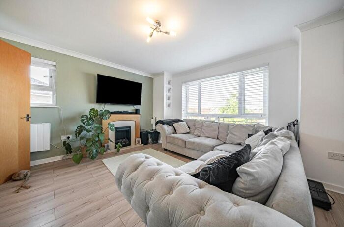 2 Bedroom Flat For Sale In Meadowford Close, London, SE28