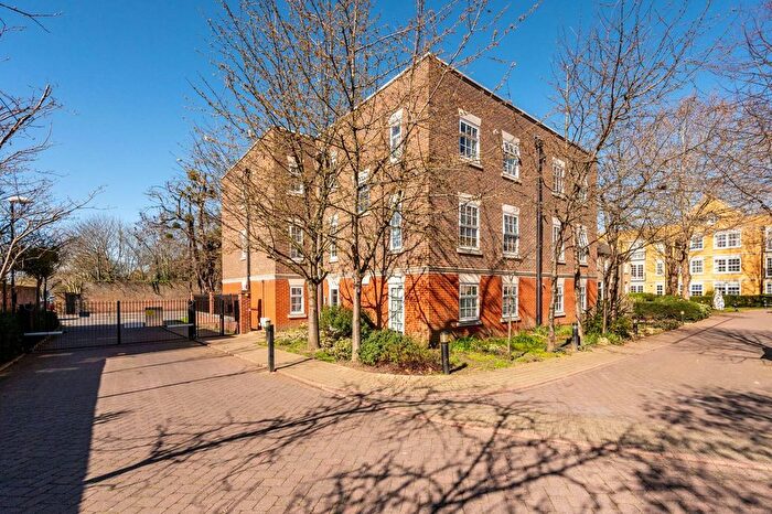 2 Bedroom Flat For Sale In Twickenham Road, Old Isleworth, Isleworth, TW7