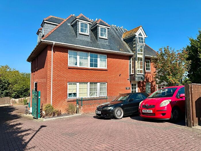 2 Bedroom Flat For Sale In Goldcroft Avenue, Weymouth, DT4