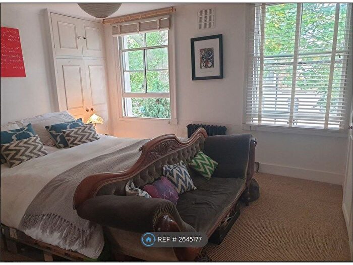 2 Bedroom Flat To Rent In Grosvenor Park, London, SE5