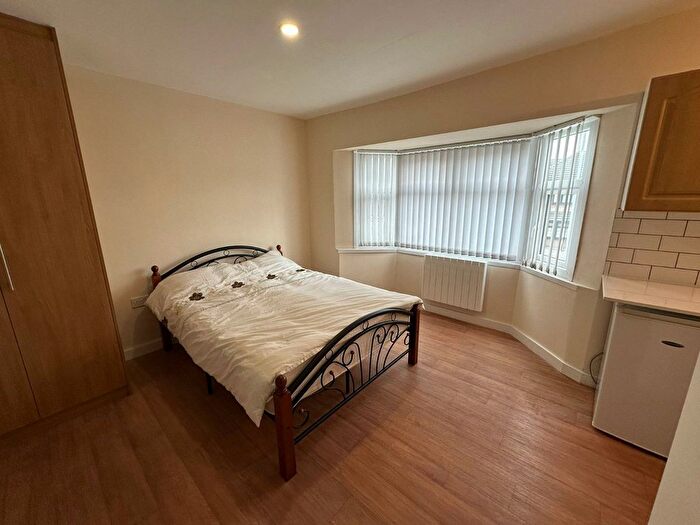 1 Bedroom Flat To Rent In North Hyde Road, Hayes, UB3