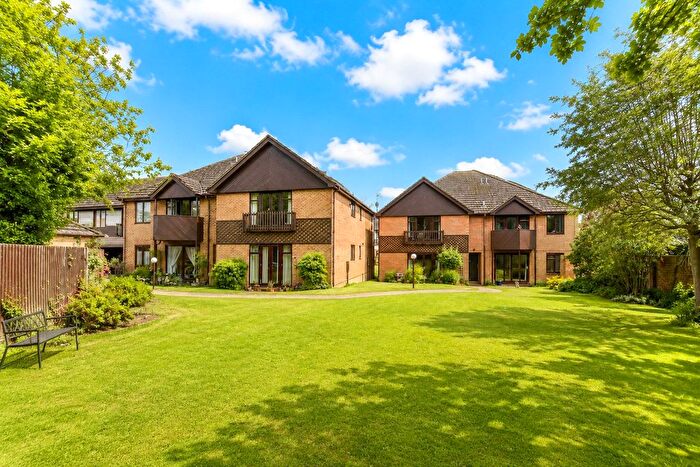 2 Bedroom Flat For Sale In Miles Way, Birchington, Kent, CT7