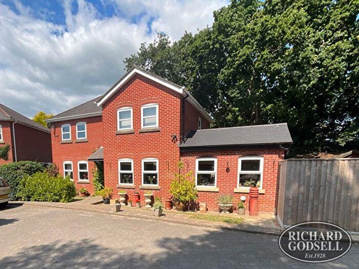 4 Bedroom Detached House For Sale In Christchurch, BH23
