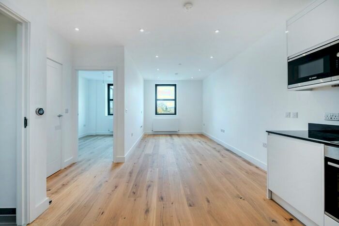 1 Bedroom Apartment To Rent In Bridge Road, Chertsey, Surrey, KT16