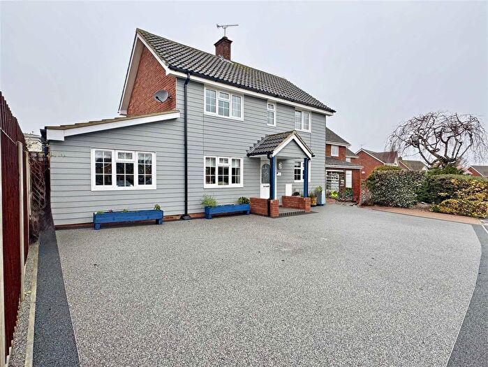 4 Bedroom Detached House For Sale In Maylands Drive, Great Notley, Braintree, CM77