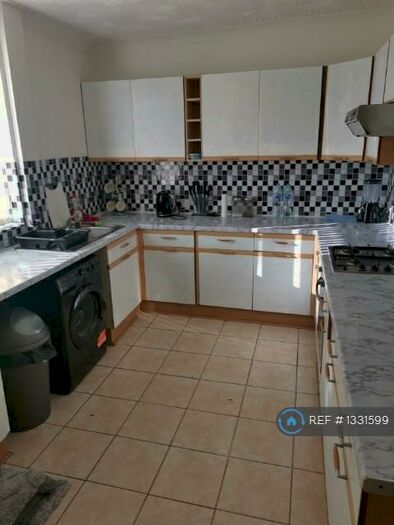 2 Bedroom Terraced House To Rent In Park Road, Askern, Doncaster, DN6