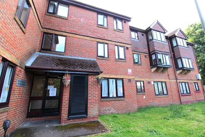 2 Bedroom Flat To Rent In Dutch Barn Close, Stanwell, TW19