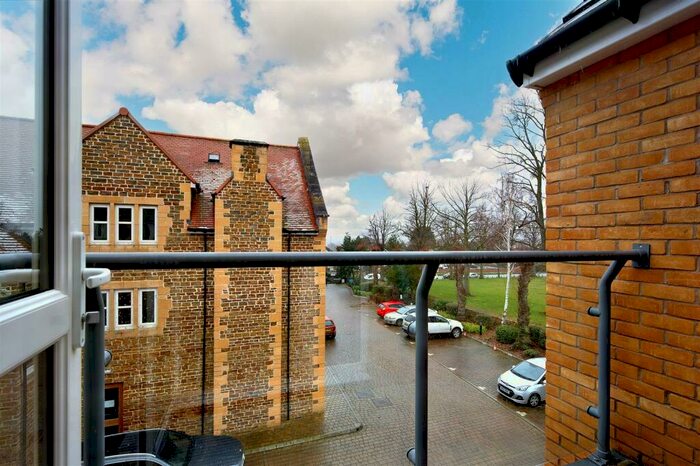 1 Bedroom Apartment For Sale In Wardington Court, Welford Road, Northampton, Northamptonshire, NN2