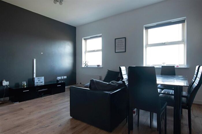 2 Bedroom Flat For Sale In Irthlingborough Road, Wellingborough, NN8