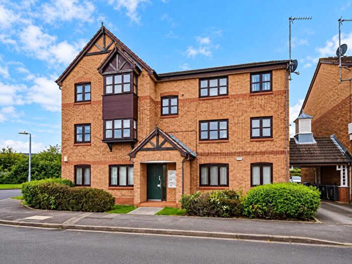 2 Bedroom Flat To Rent In Lowdale Close, Hull, East Yorkshire, HU5