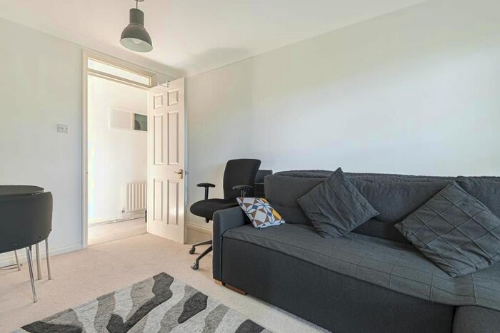 1 Bedroom Flat To Rent In Warren Down, Bracknell, RG42