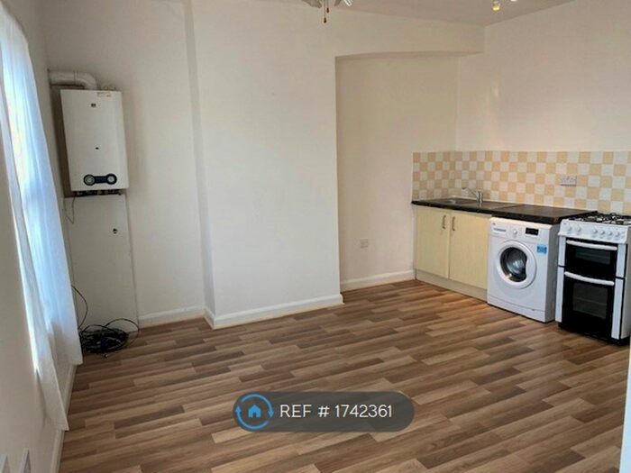 1 Bedroom Flat To Rent In Spring Bank West, HU5