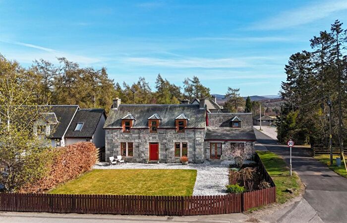 4 Bedroom Detached House For Sale In Lakefield, Main Street, Newtonmore, PH20
