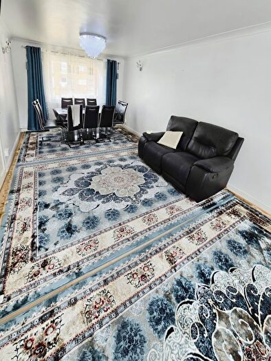 3 Bedroom Flat To Rent In Cowbridge Lane, Barking, IG11