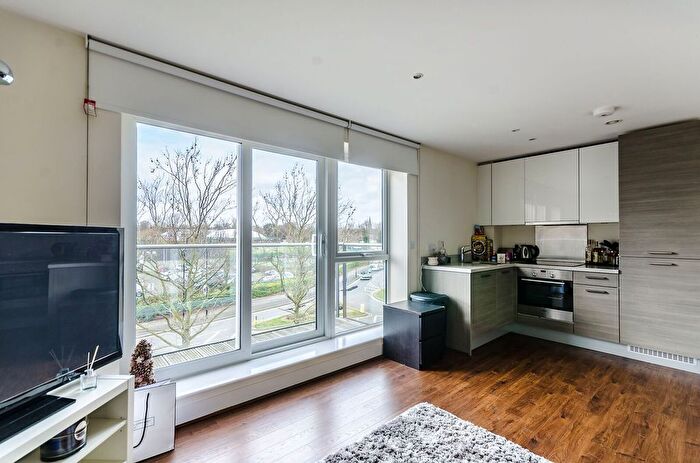 Studio For Sale In Bromyard Avenue, Acton, London, W3
