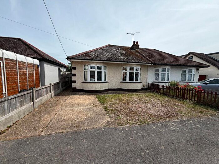 2 Bedroom Bungalow To Rent In The Driveway, SS8