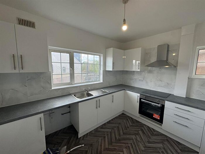 3 Bedroom Flat To Rent In Ridge Avenue, Winchmore Hill, London, N21